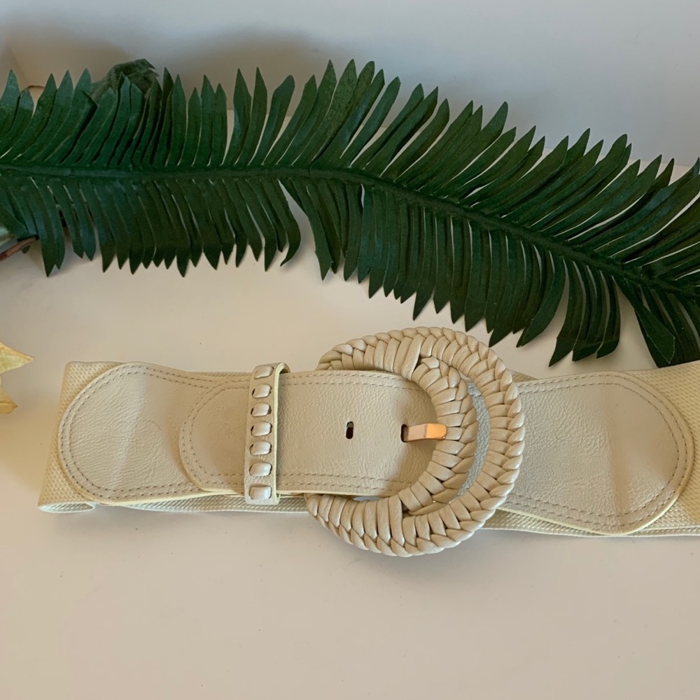 Leather Women’s Cream stretch Belt! - Picture 2 of 4